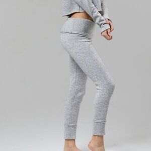 Onzie Flow Raw Seam Legging